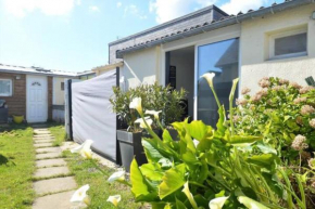 Maisonnette, à 50m de la mer avec terrasse